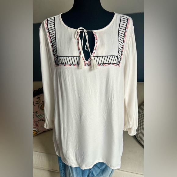 OLD NAVY - EMBROIDERED TOP -  SIZE L - Picture 1 of 6